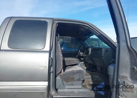 2002 Chevrolet Silverado 1500 Ls z USA, uszkodzony, nr VIN 1GCEK19T42E262161